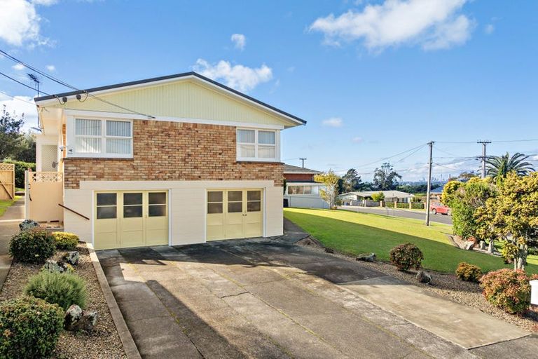Photo of property in 2/36 Jaemont Avenue, Te Atatu South, Auckland, 0610
