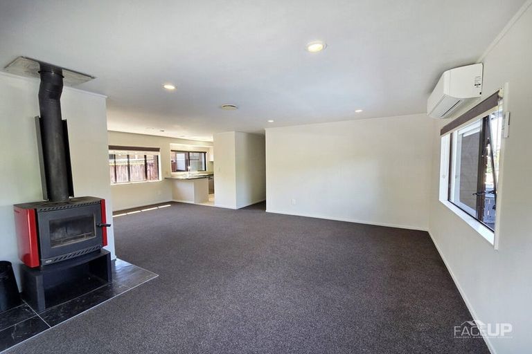 Photo of property in 1/179 Wiseley Road, West Harbour, Auckland, 0618