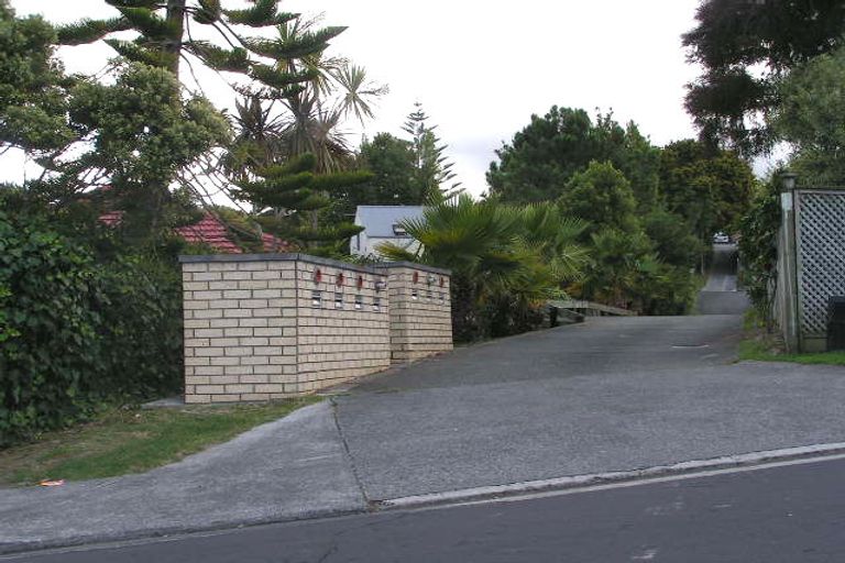 Photo of property in 26c Woodstock Road, Forrest Hill, Auckland, 0620