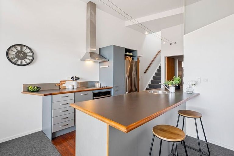Photo of property in Metro Apartments, 12/220u Thorndon Quay, Pipitea, Wellington, 6011