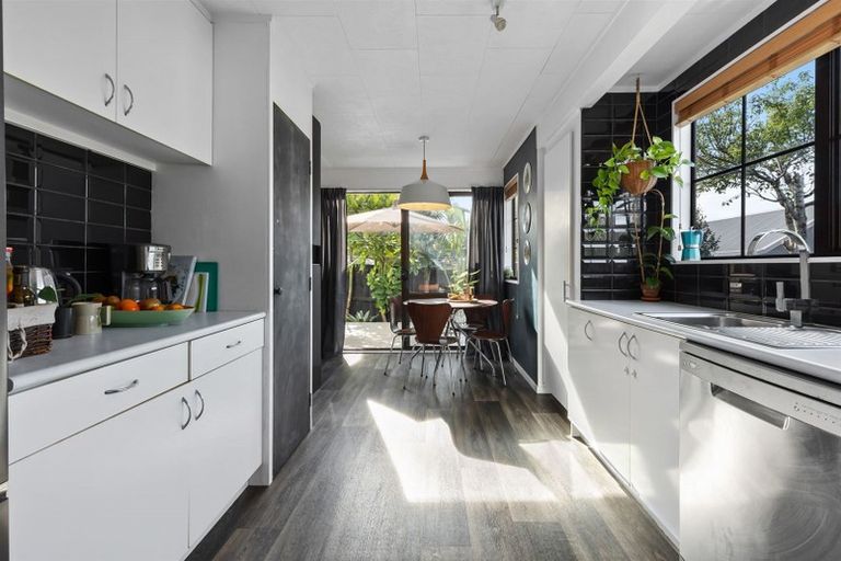 Photo of property in 5 Nicolas Avenue, Glen Eden, Auckland, 0602