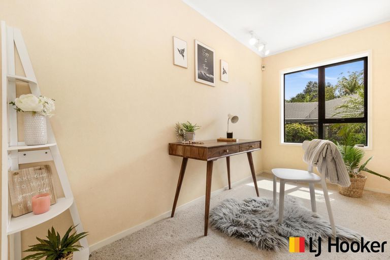 Photo of property in 168 Walter Strevens Drive, Conifer Grove, Takanini, 2112