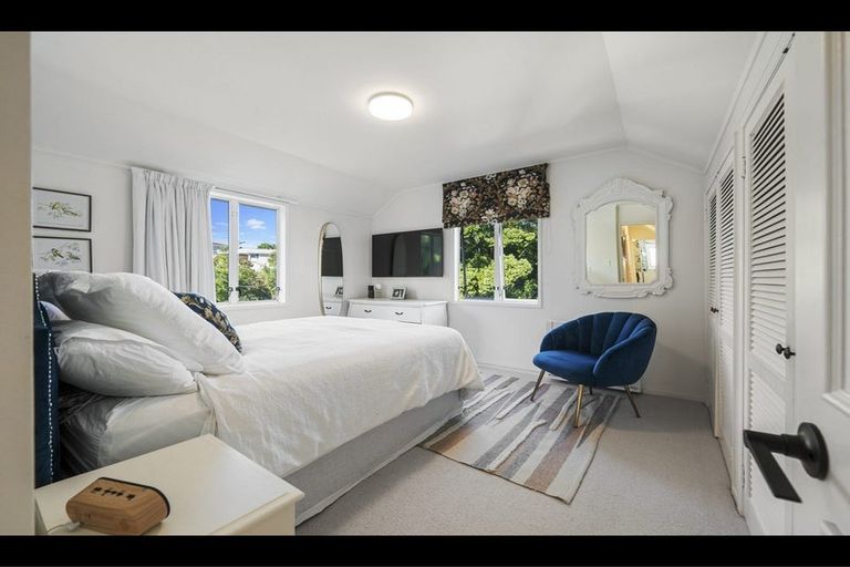 Photo of property in 1/2 Heathcote Road, Castor Bay, Auckland, 0620