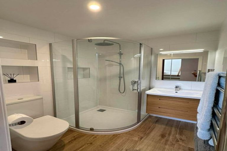 Photo of property in 98 Coronation Road, Hillcrest, Auckland, 0627