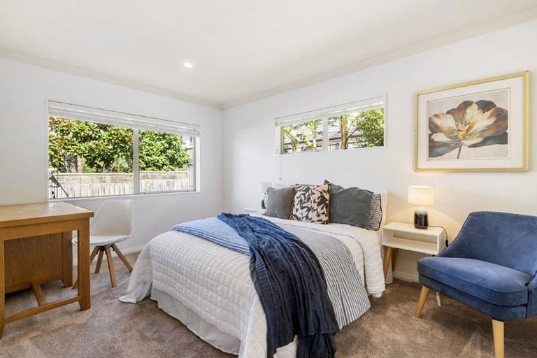 Photo of property in 12 English Oak Drive, Schnapper Rock, Auckland, 0632
