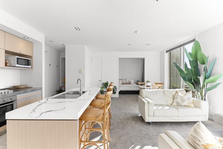 Photo of property in 22 Liardet Apartments, 303/22 Liardet Street, New Plymouth, 4310
