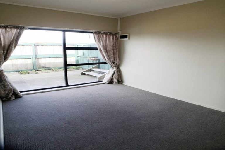 Photo of property in 67 Lincoln Park Avenue, Massey, Auckland, 0614
