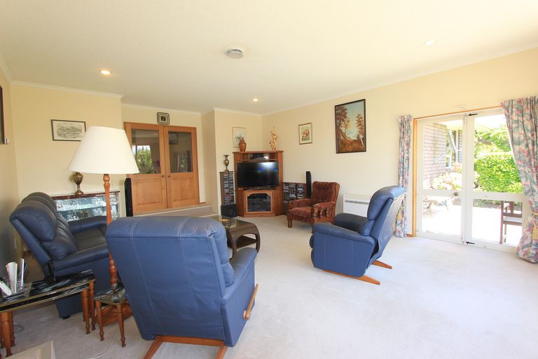 Photo of property in 33 Karina Crescent, Redwoodtown, Blenheim, 7201