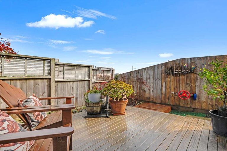 Photo of property in 76 Accolage Boulevard, Kumeu, 0810