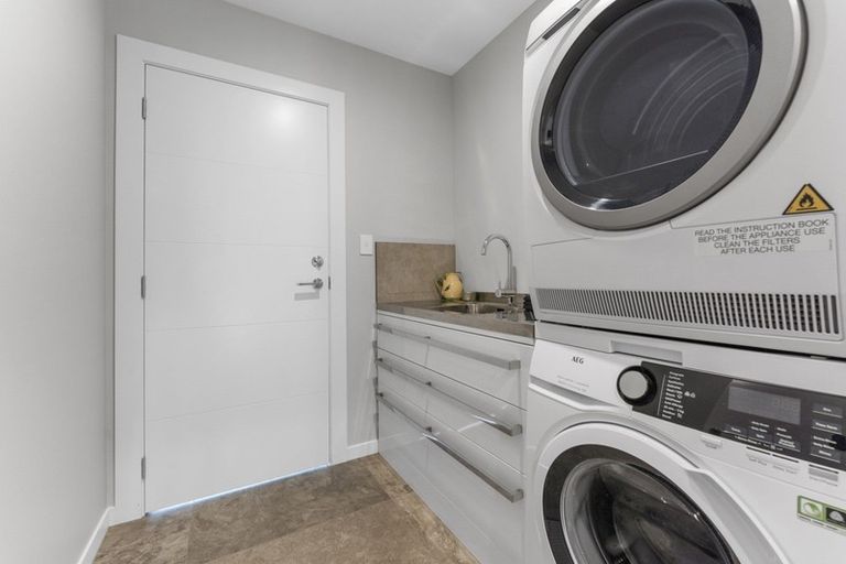 Photo of property in 16 Ivy Lane, Kelvin Grove, Palmerston North, 4414