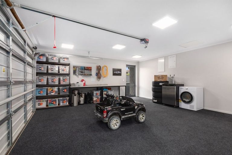 Photo of property in 31 Mooring Close, Whitby, Porirua, 5024