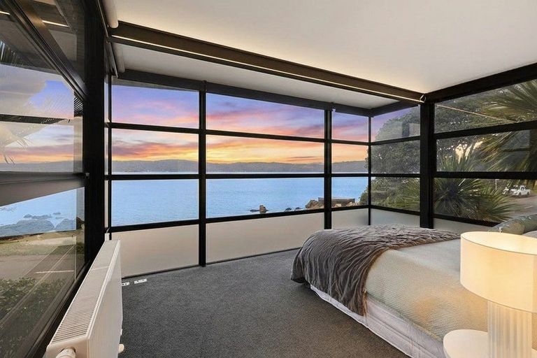 Photo of property in 377a Karaka Bay Road, Karaka Bays, Wellington, 6022