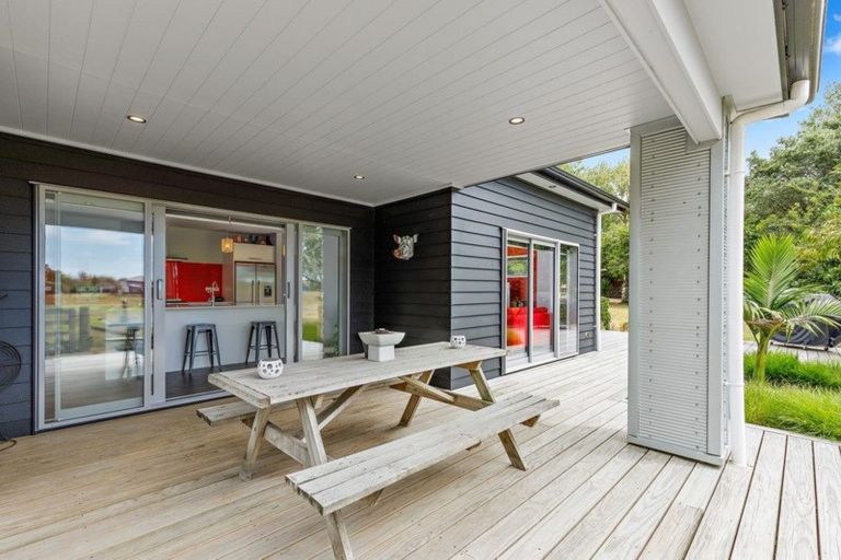 Photo of property in 232 Rimmer Road, Helensville, 0875