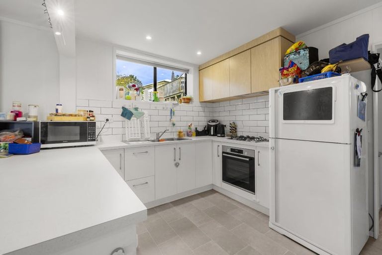 Photo of property in 6 Helen Place, Raglan, 3225