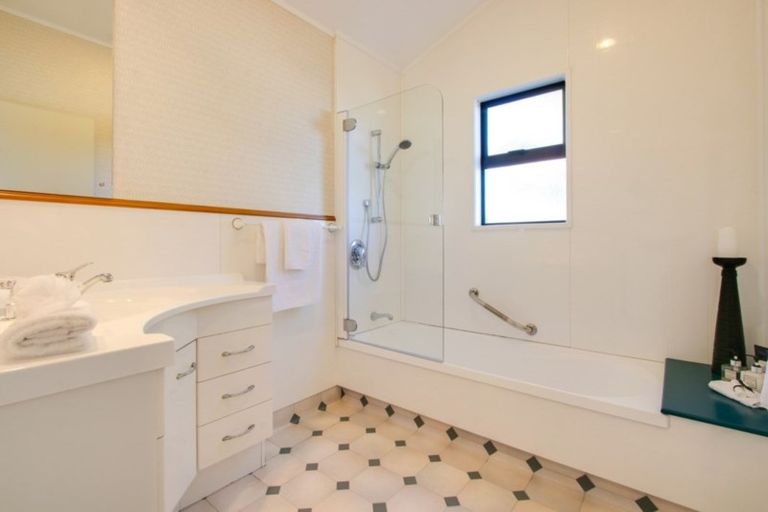 Photo of property in 115b Chaucer Road, Hospital Hill, Napier, 4110