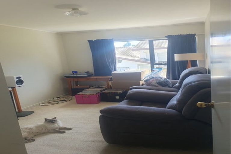 Photo of property in 1/20 Barbados Drive, Unsworth Heights, Auckland, 0632