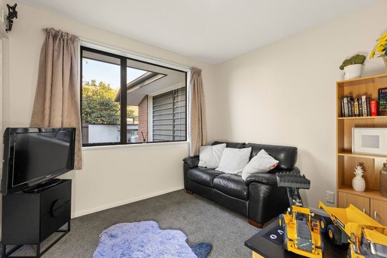 Photo of property in 10 Courtfield Close, Parklands, Christchurch, 8083