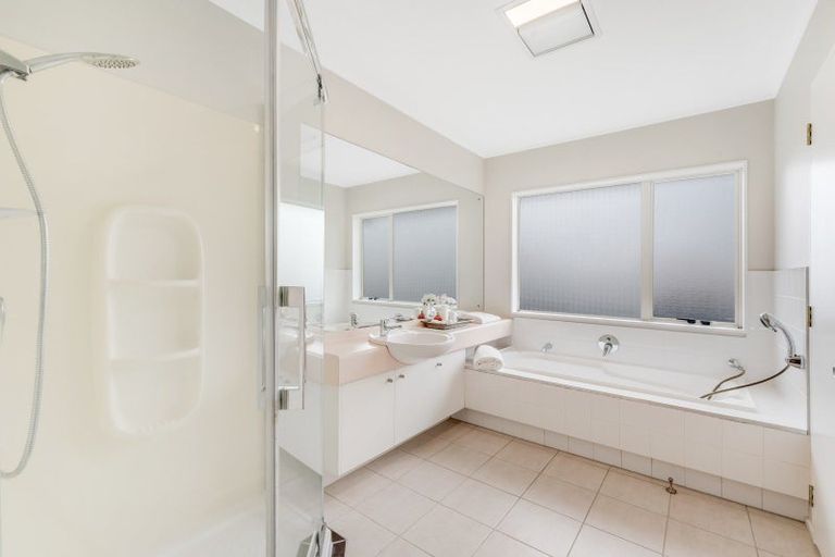 Photo of property in 9 Kentia Way, Somerville, Auckland, 2014