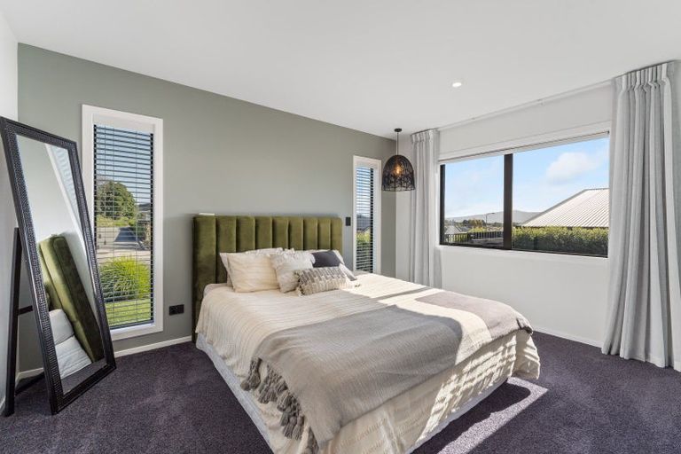 Photo of property in 10 Karearea Avenue, Waikanae, 5036