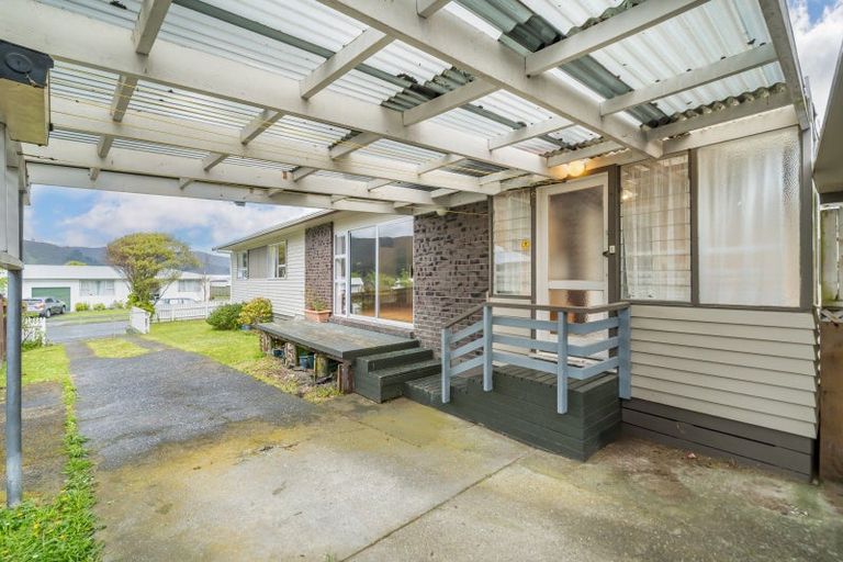 Photo of property in 6 Kendal Grove, Wainuiomata, Lower Hutt, 5014