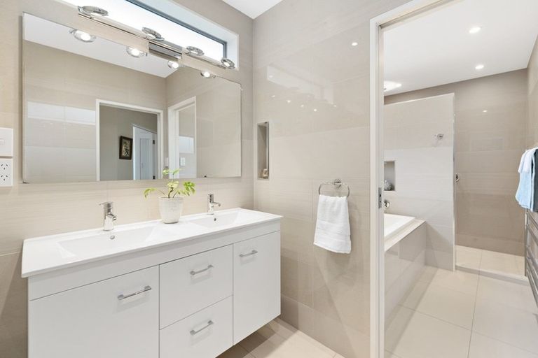 Photo of property in 37 Rosario Crescent, Red Beach, 0932