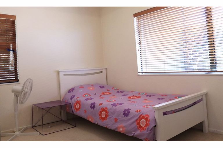 Photo of property in 2/5 Anne Road, Hillcrest, Auckland, 0627