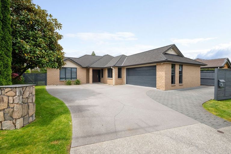 Photo of property in 1 Holly Place, Rototuna North, Hamilton, 3210