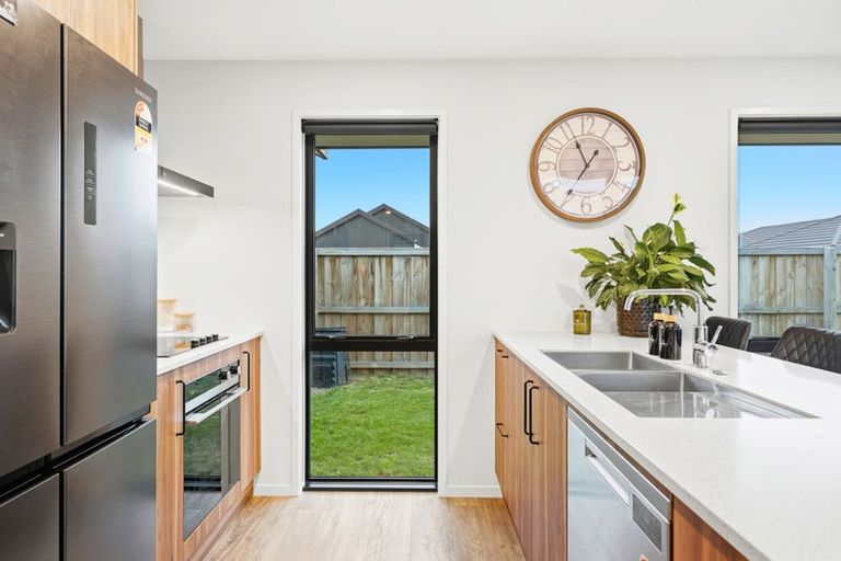 Photo of property in 2 Earl Way, Amberley, 7410
