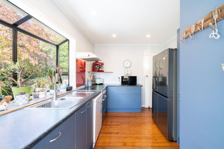 Photo of property in 10 Court Road, Tawa, Wellington, 5028