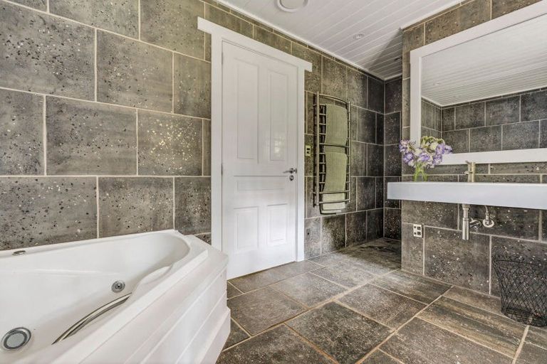 Photo of property in 124 Horseshoe Bend Drive, Albert Town, Wanaka, 9382