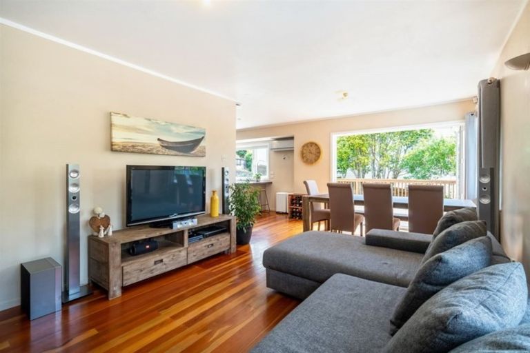 Photo of property in 20 Coronation Street, Belmont, Auckland, 0622