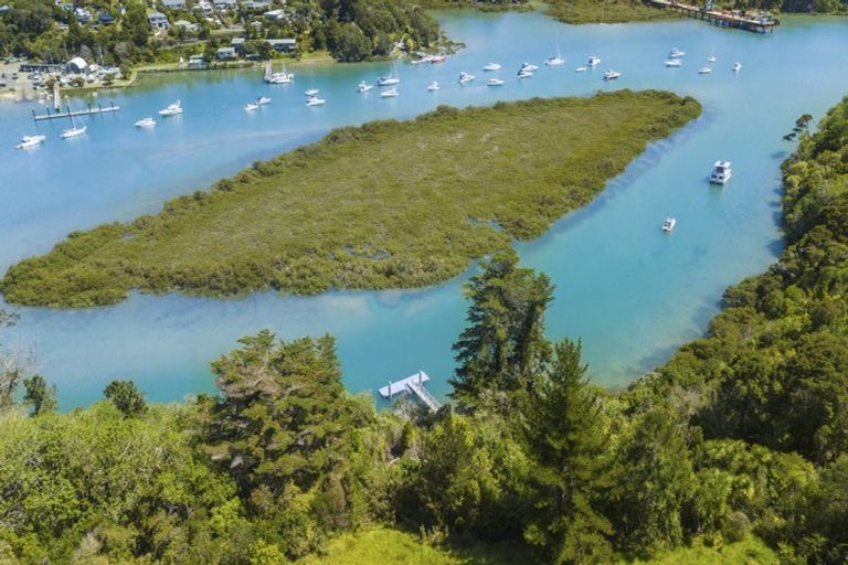 Photo of property in 90 Cedar Terrace, Stanmore Bay, Whangaparaoa, 0932