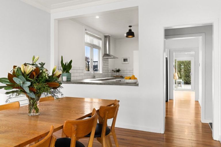 Photo of property in 1 Ormond Road, Hospital Hill, Napier, 4110