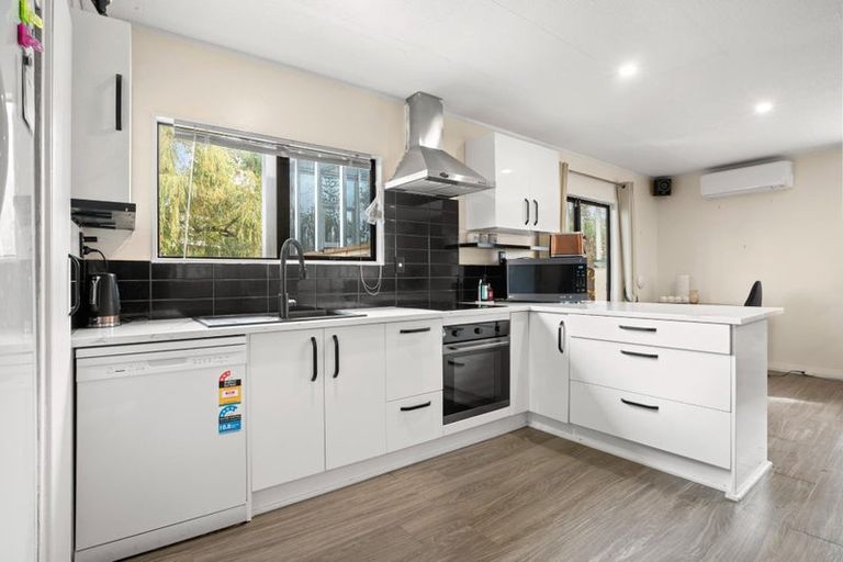 Photo of property in 2/6 Makora Road, Massey, Auckland, 0614