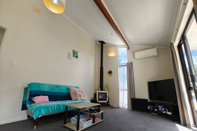 Photo of property in 51 Topliss Drive, Northcross, Auckland, 0632