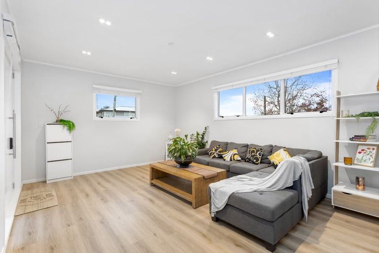 Photo of property in 1 Japonica Drive, Beach Haven, Auckland, 0626