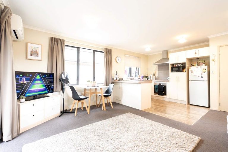 Photo of property in 1/108 Old Farm Road, Hamilton East, Hamilton, 3216