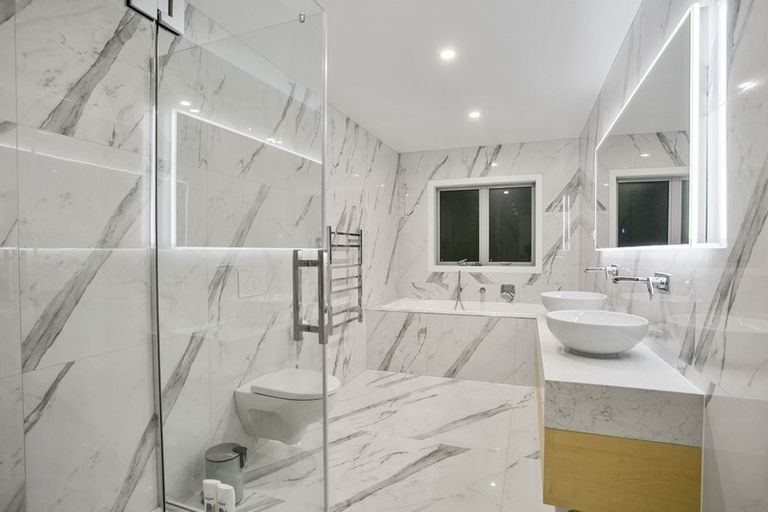 Photo of property in 12 Spyglass Street, Red Beach, 0932