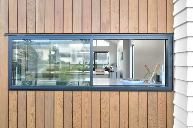 Photo of property in 38 Vinistra Road, Kumeu, 0810
