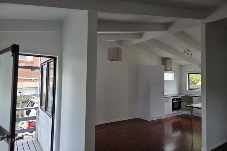 Photo of property in 3/180 Henderson Valley Road, Henderson, Auckland, 0612