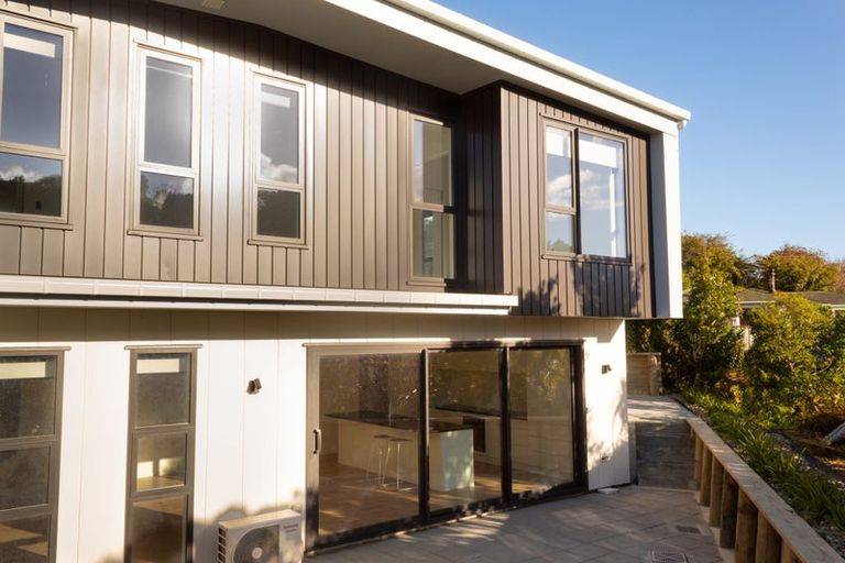 Photo of property in 4 Black Rock Road, Newlands, Wellington, 6037