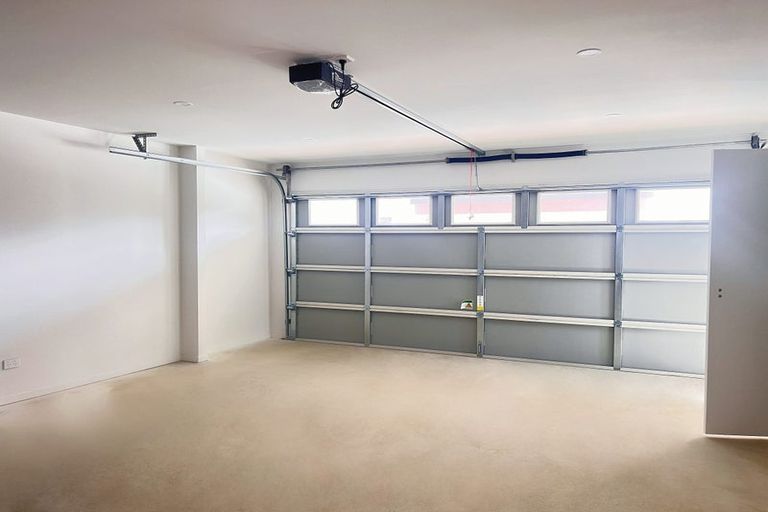 Photo of property in 2- 4 Alston Avenue, Kelston, Auckland, 0602