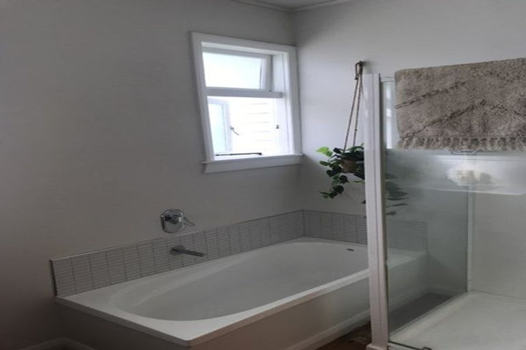 Photo of property in 14 Hinton Road, Taradale, Napier, 4112