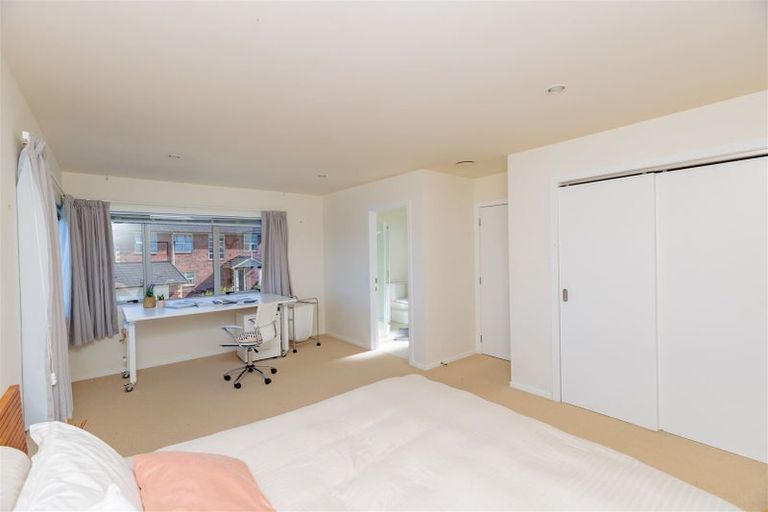 Photo of property in 27 Tamworth Crescent, Newlands, Wellington, 6037