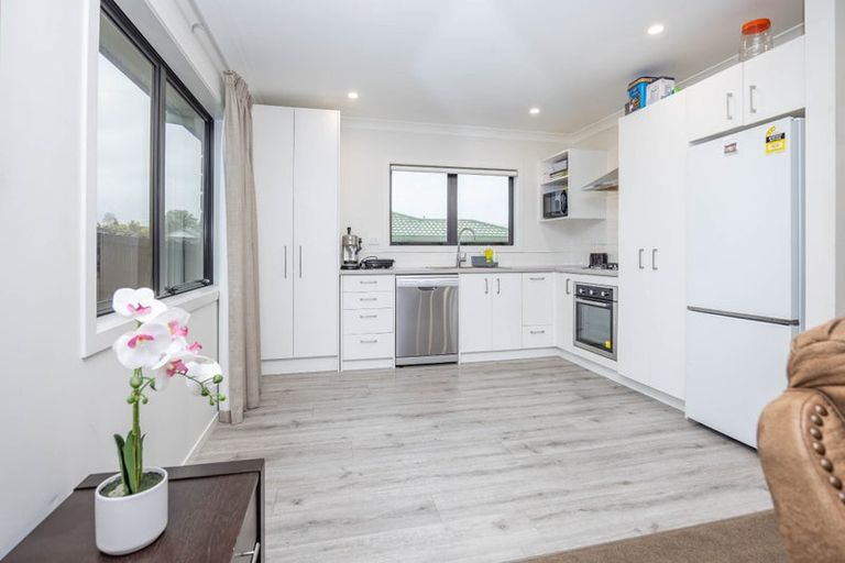 Photo of property in 2/33 Cowley Drive, Temple View, Hamilton, 3218