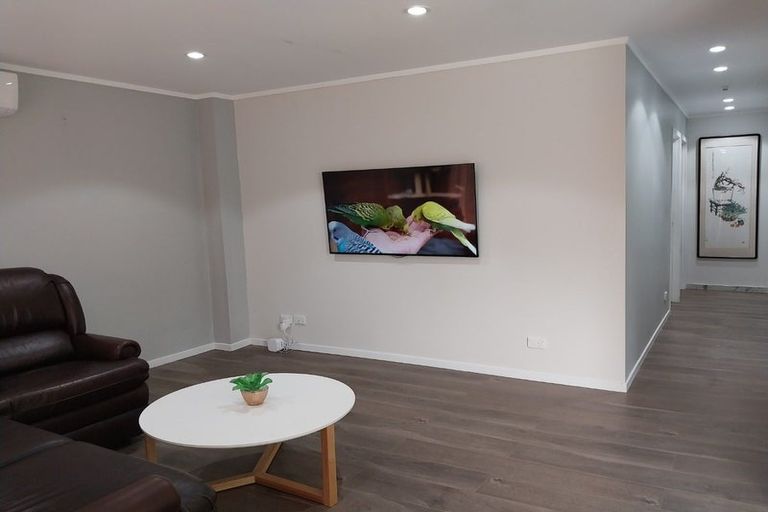 Photo of property in 121 Ennis Avenue, Pakuranga Heights, Auckland, 2010