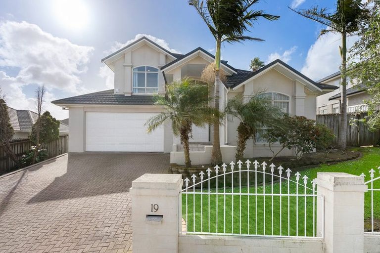 Photo of property in 19 Belgate Place, Somerville, Auckland, 2014