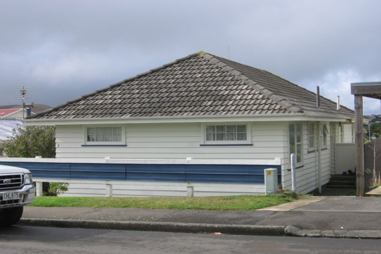 Photo of property in 5 Quigley Street, Newlands, Wellington, 6037