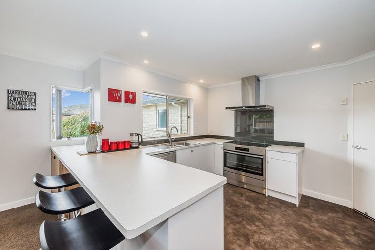 Photo of property in 78 Guildford Drive, Paraparaumu, 5032
