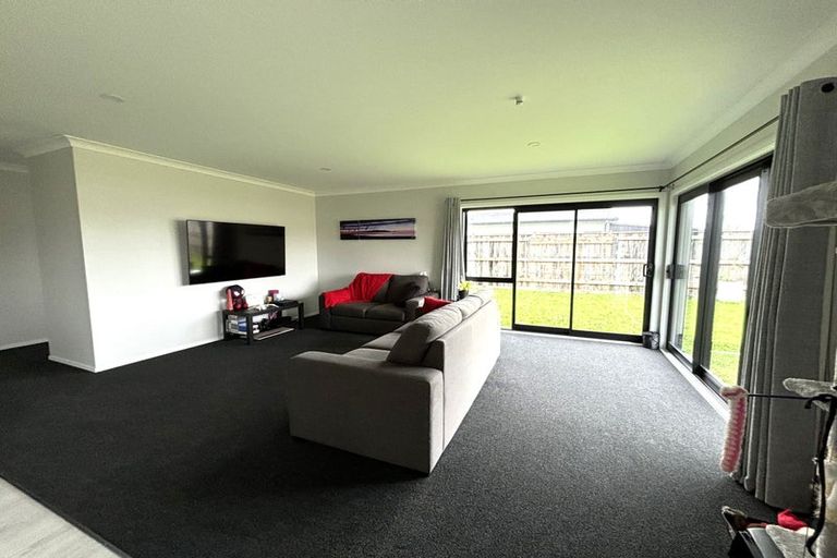 Photo of property in 6 Ash Close, Levin, 5510